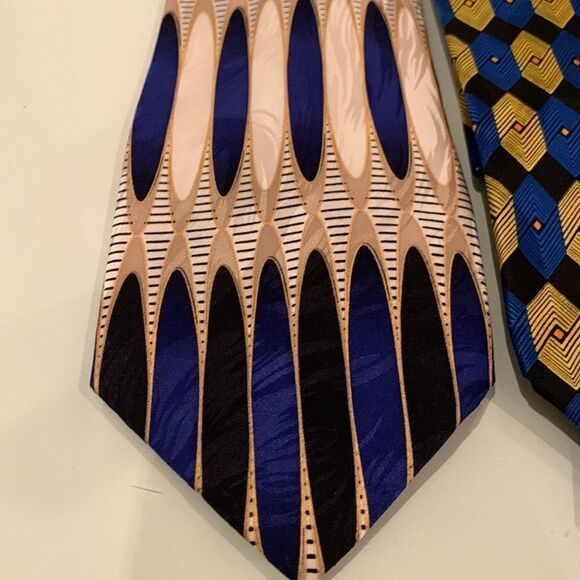 Pair of Hand Made 100% Silk Ties - Picture 2 of 8